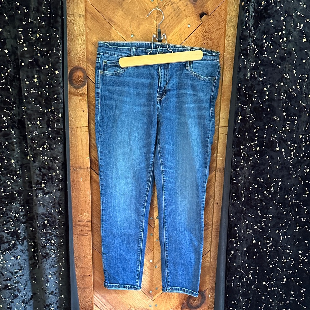 GAP Medium Blue Ankle Crop Stretch Jeans